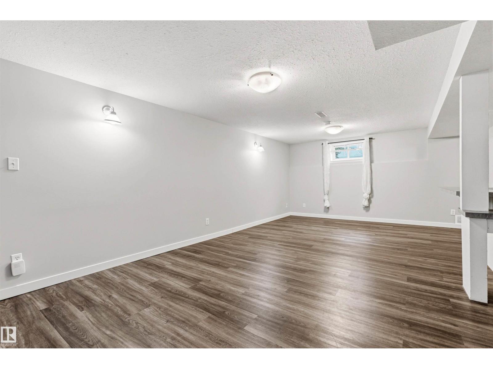 7924 89 AV NW - 31