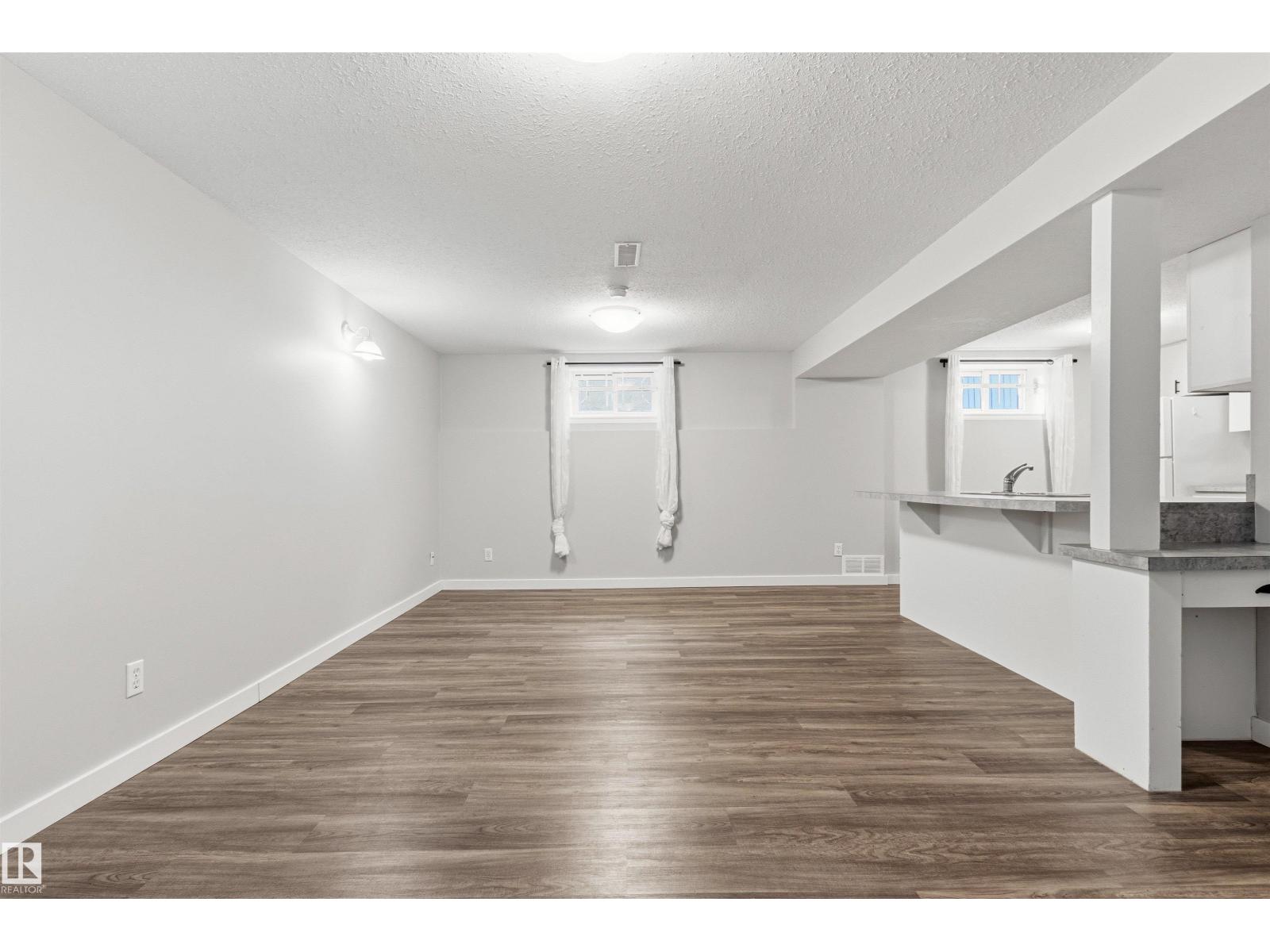 7924 89 AV NW - 33