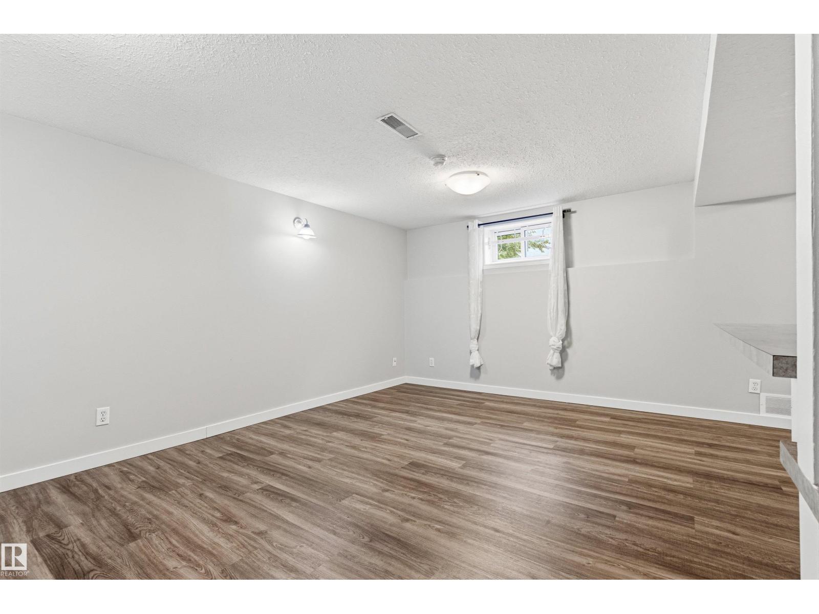 7924 89 AV NW - 34