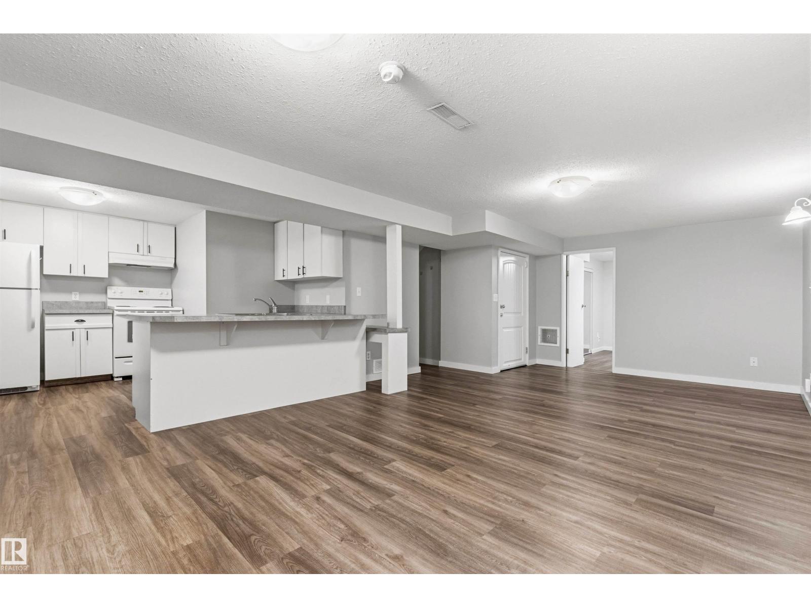 7924 89 AV NW - 36