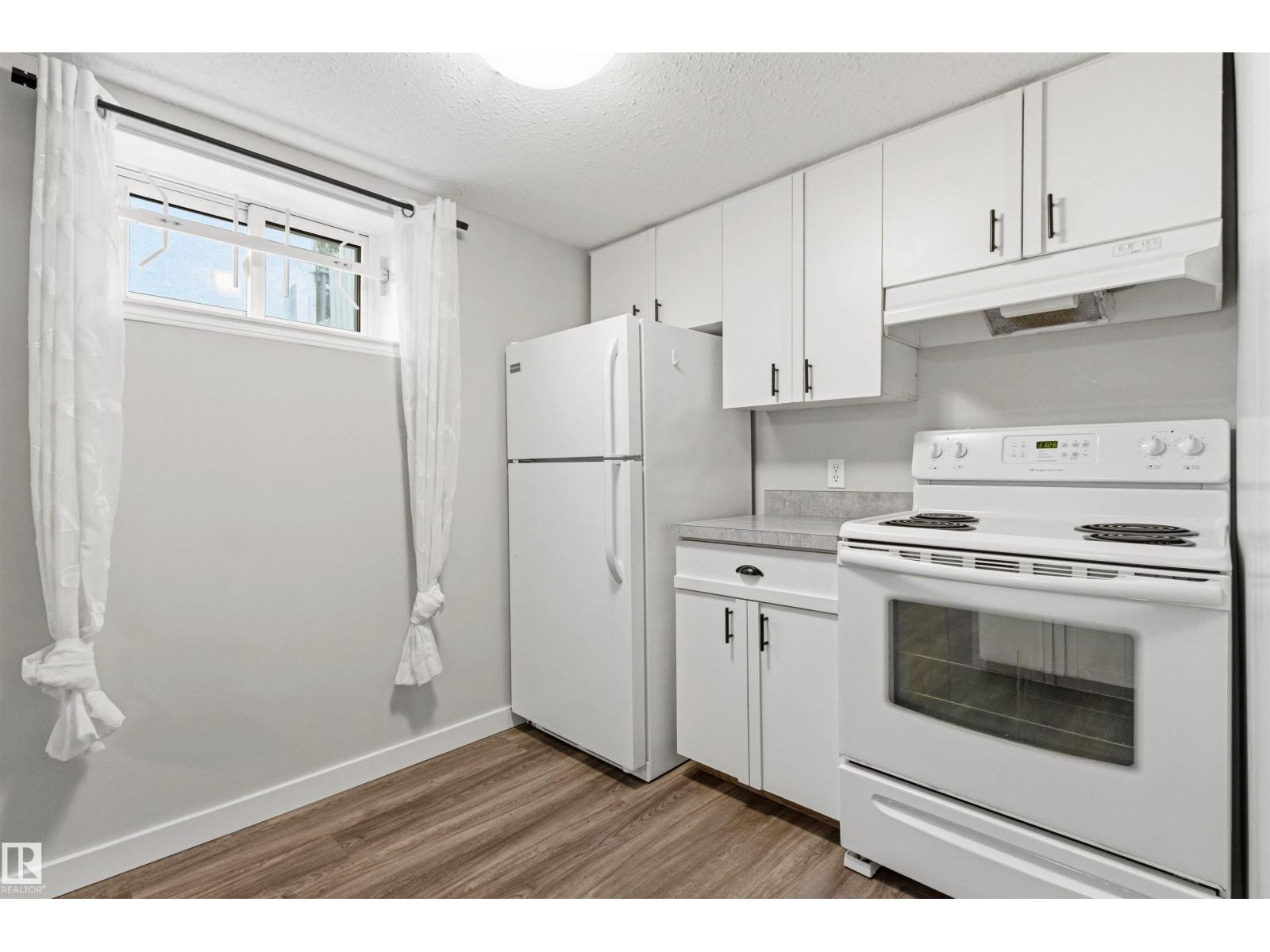 7924 89 AV NW - 41