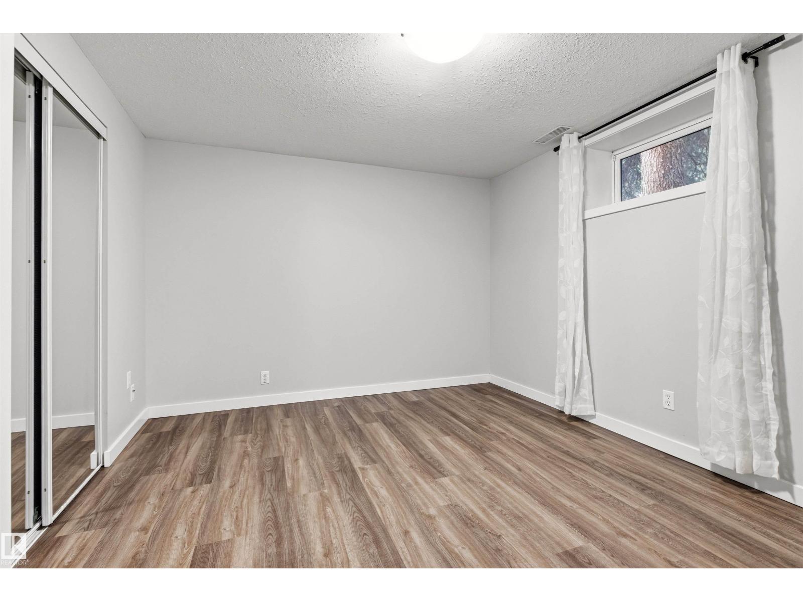 7924 89 AV NW - 42