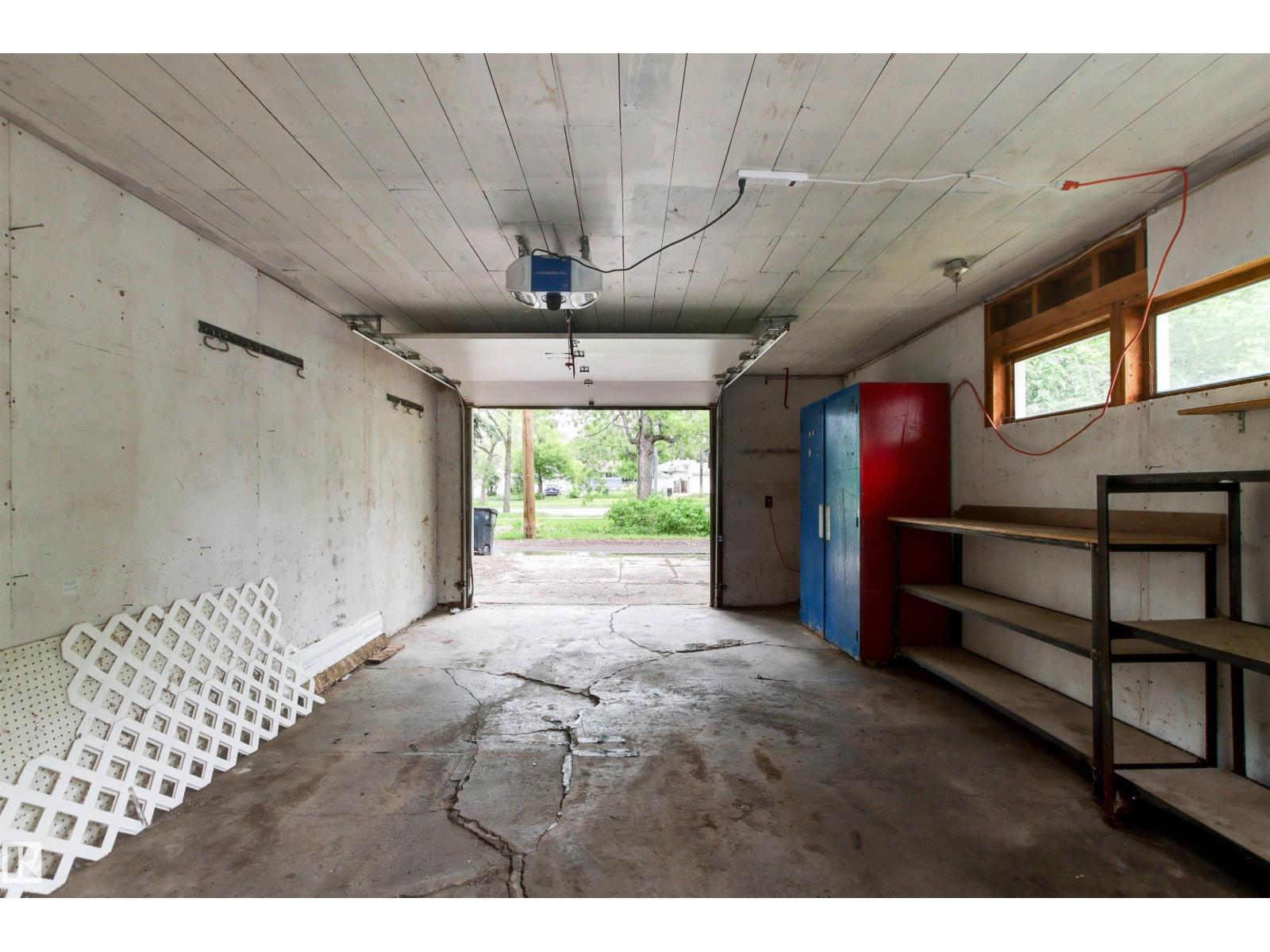 7924 89 AV NW - 58