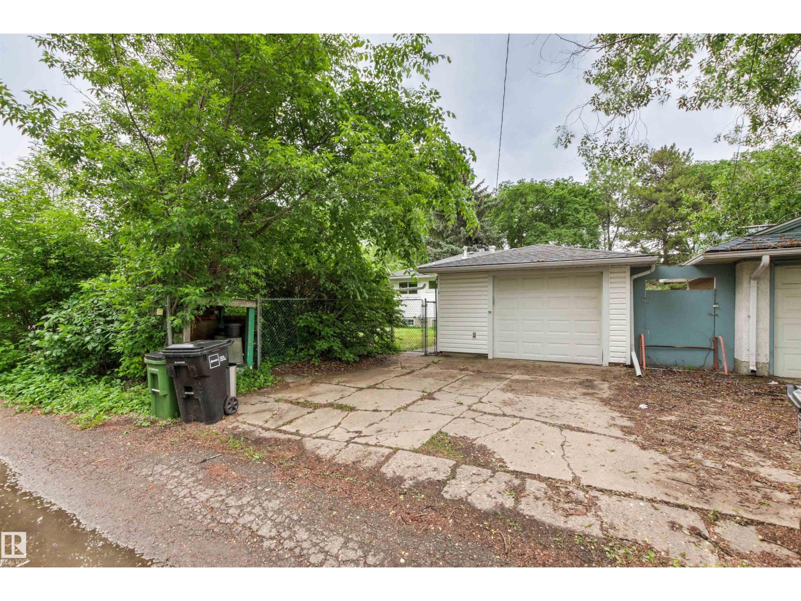 7924 89 AV NW - 60