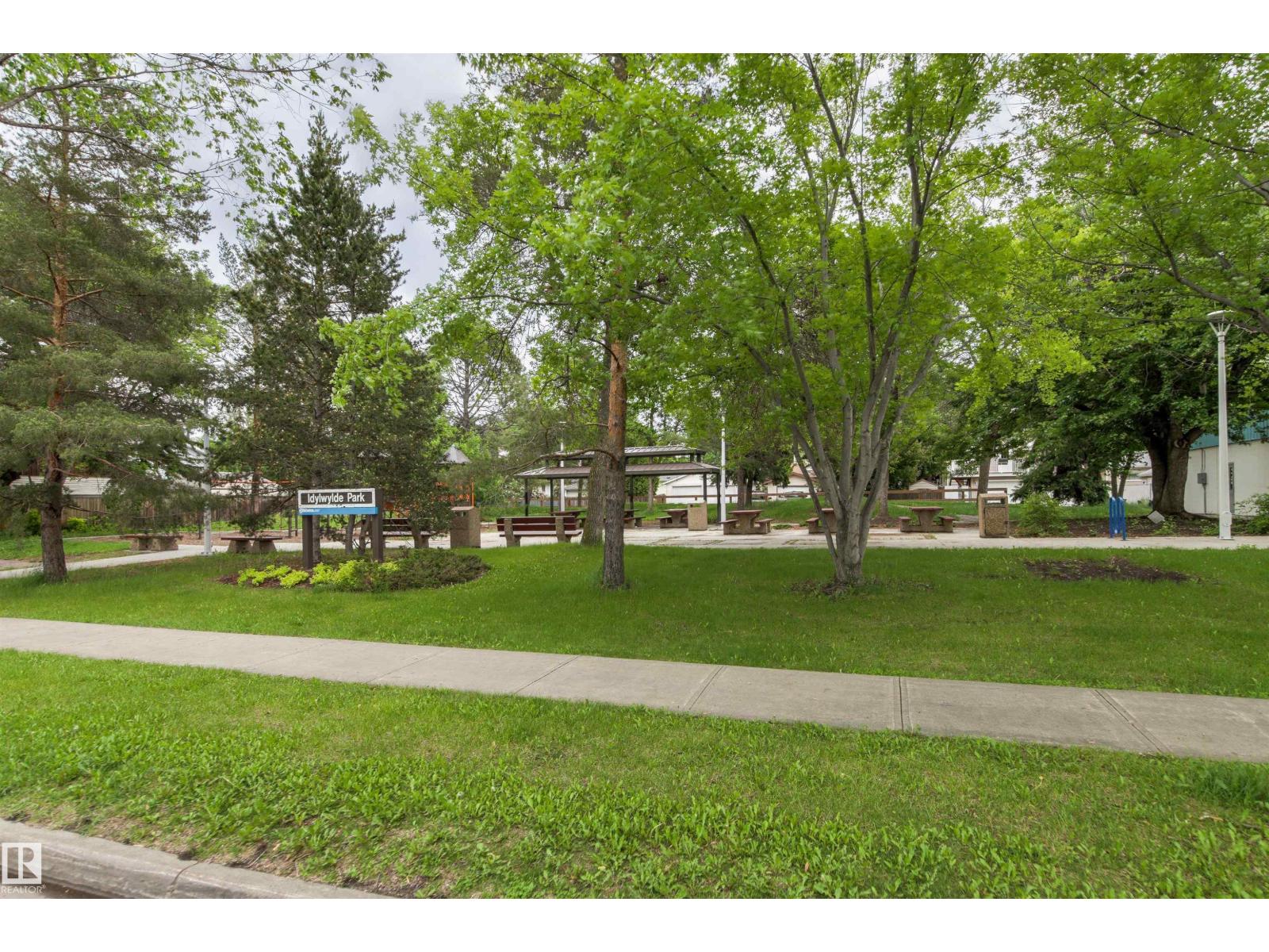 7924 89 AV NW - 63