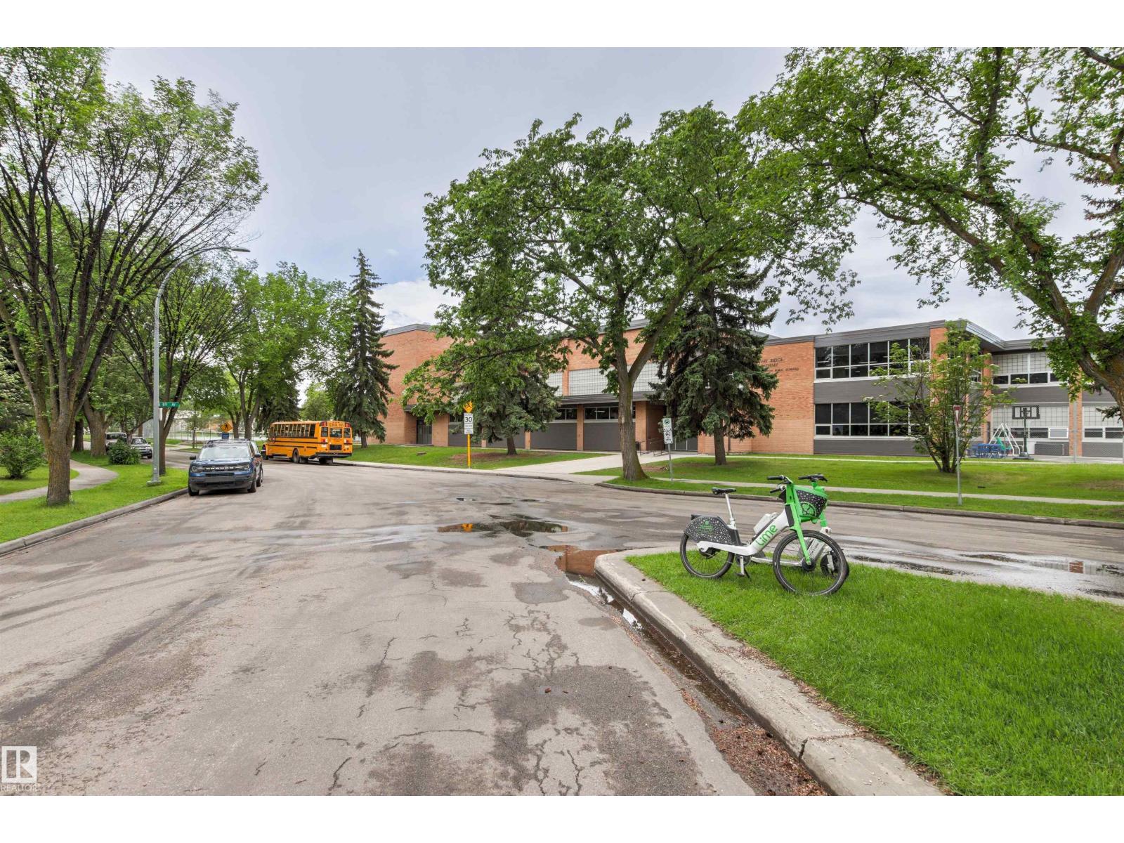 7924 89 AV NW - 64