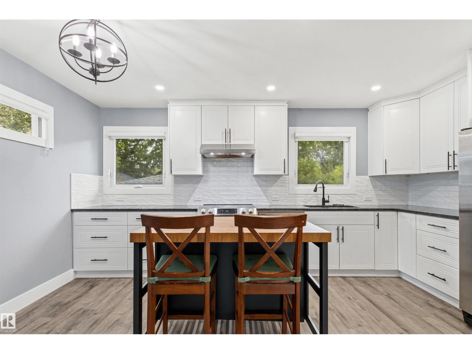 7924 89 AV NW - 9