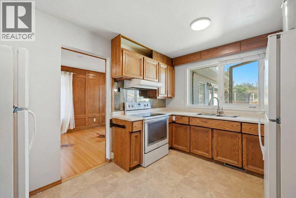 2415 Vista Crescent NE - 13