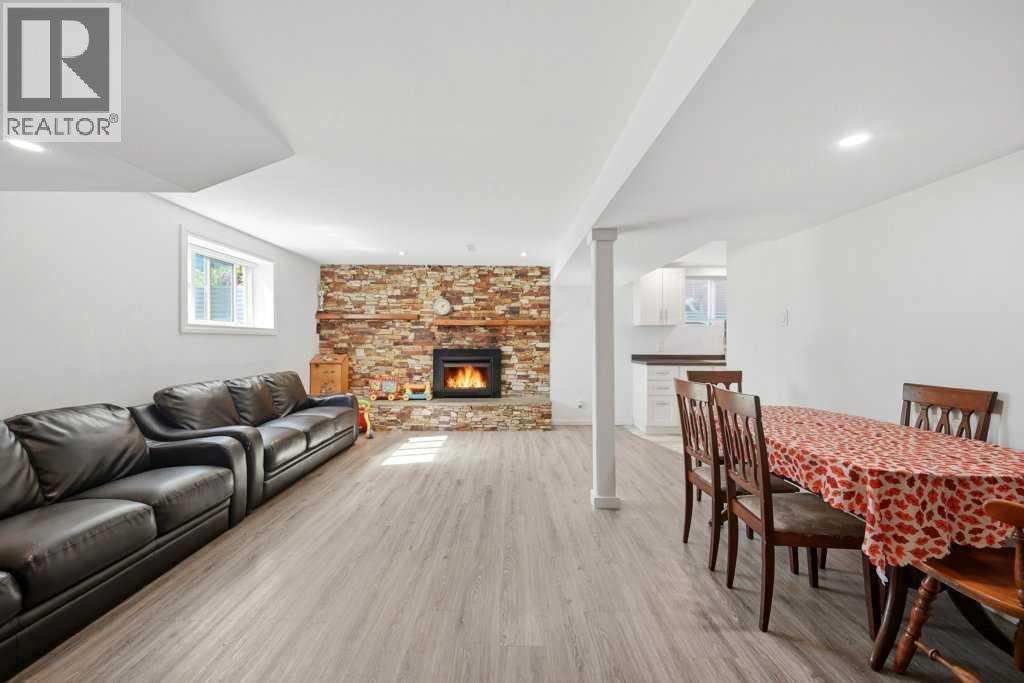 2415 Vista Crescent NE - 26