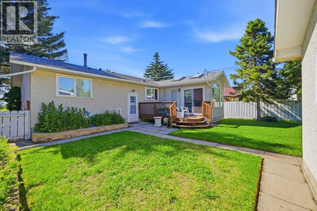 2415 Vista Crescent NE - 40