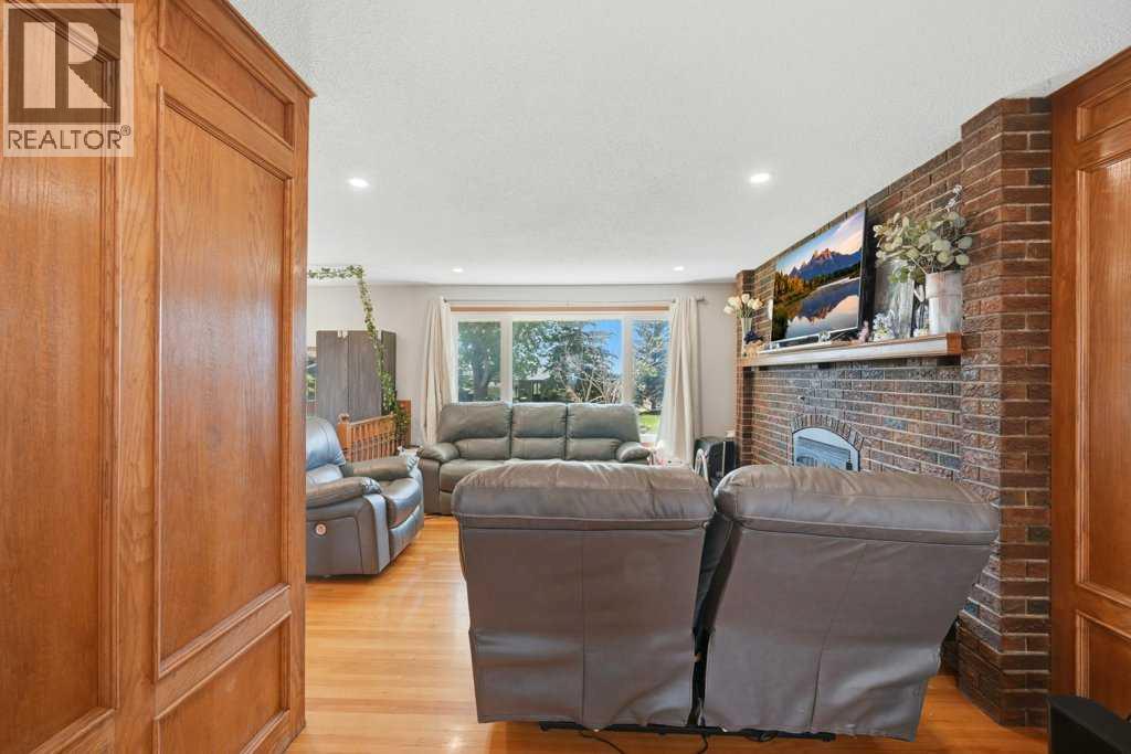 2415 Vista Crescent NE - 6