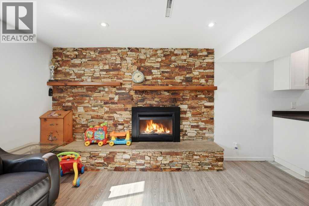2415 Vista Crescent NE - 29