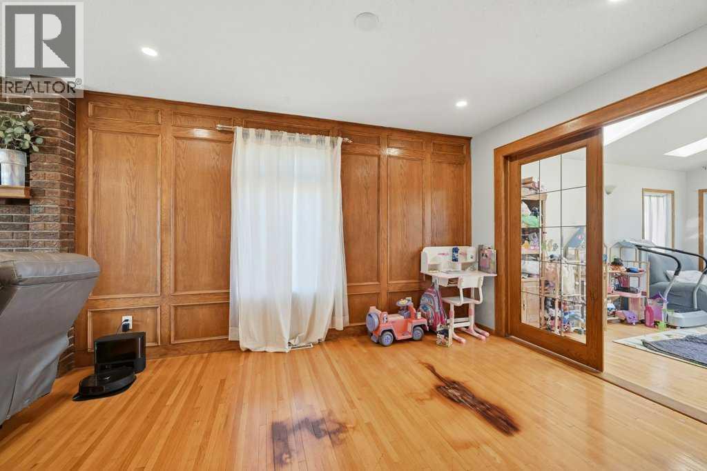 2415 Vista Crescent NE - 9