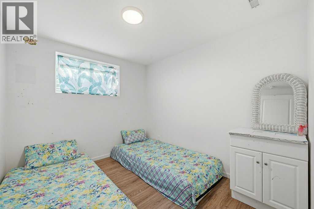 2415 Vista Crescent NE - 34