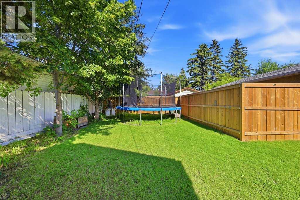 2415 Vista Crescent NE - 44