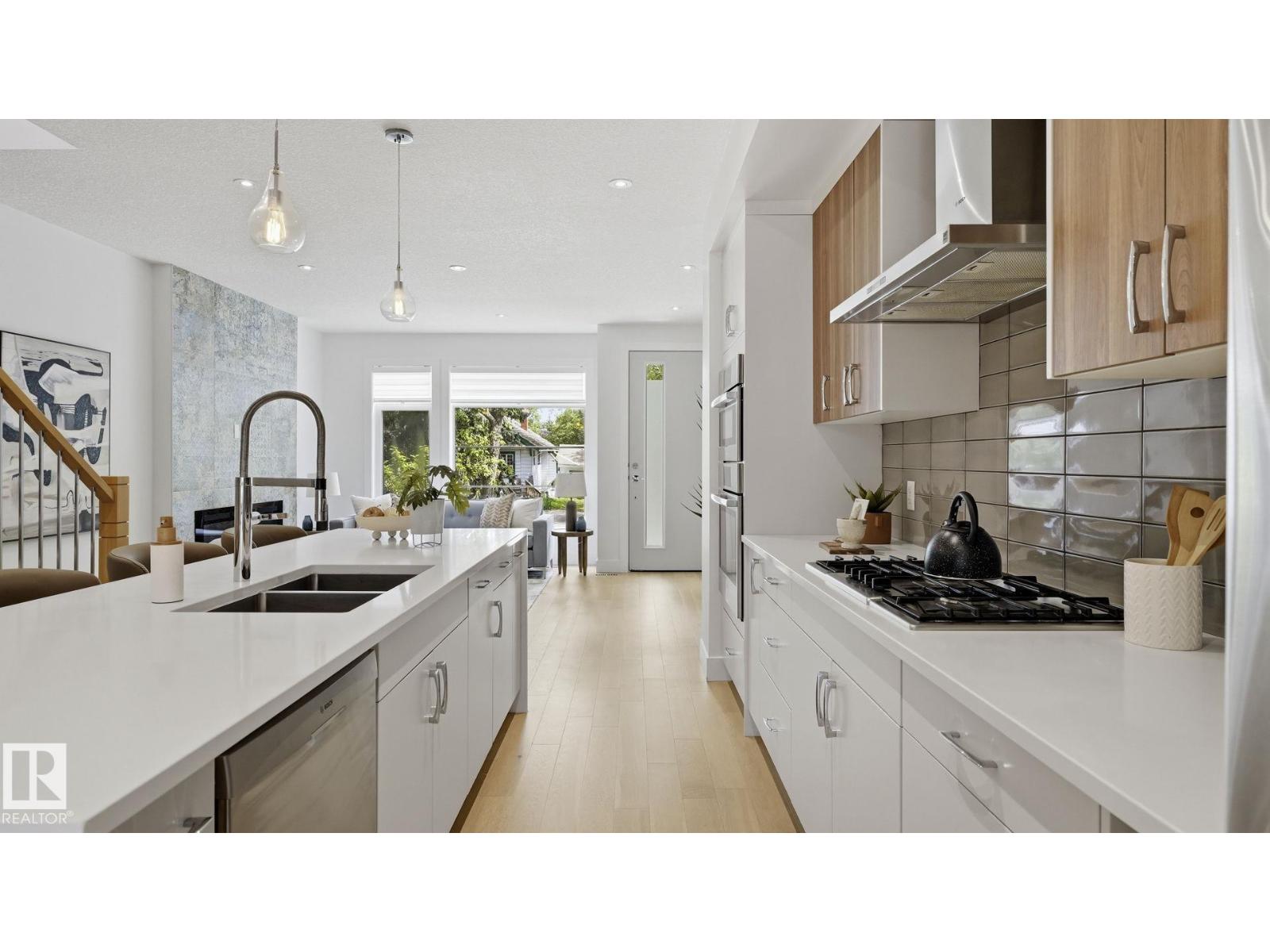 10964 123 ST NW - 9