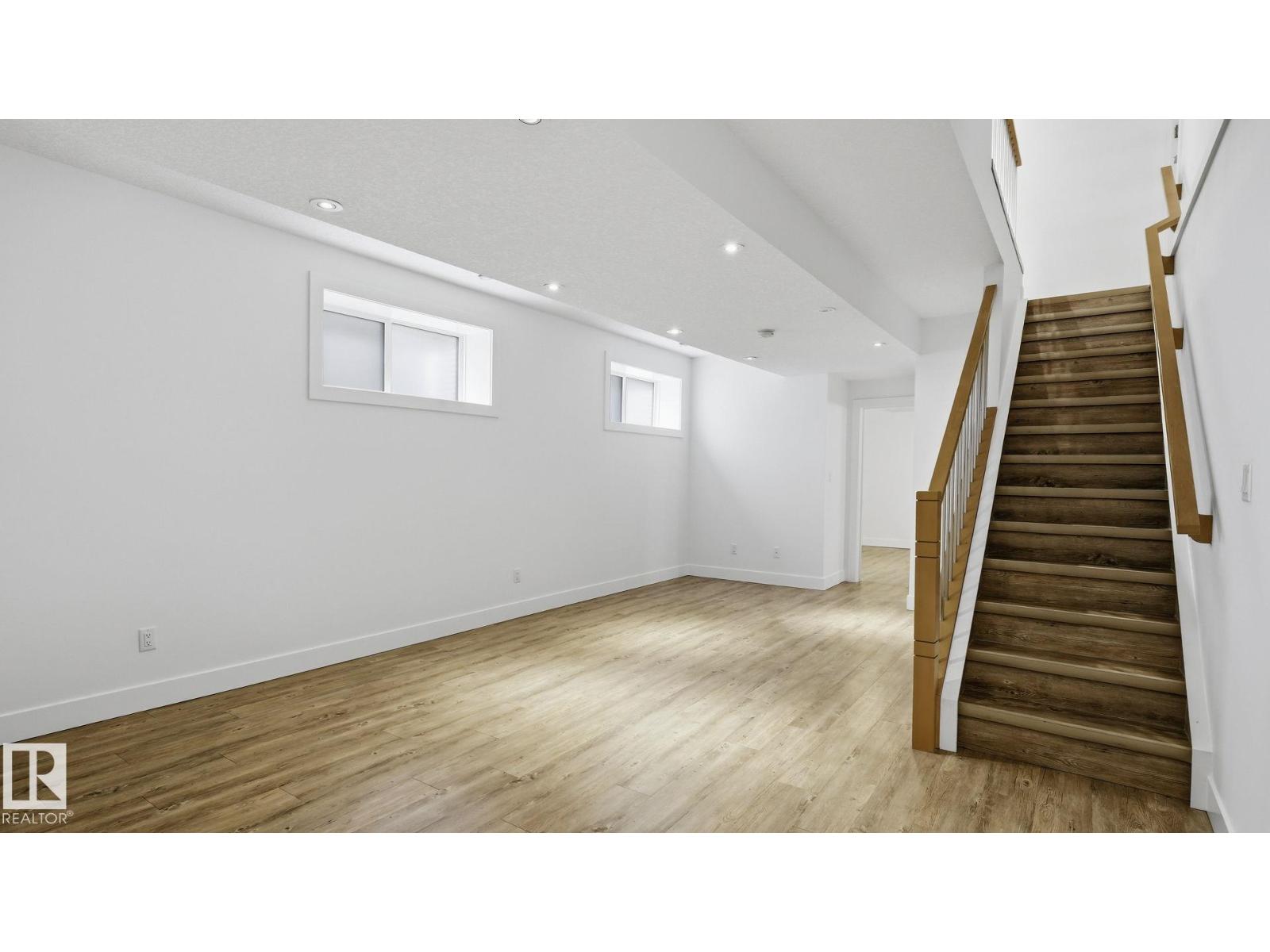 10964 123 ST NW - 27