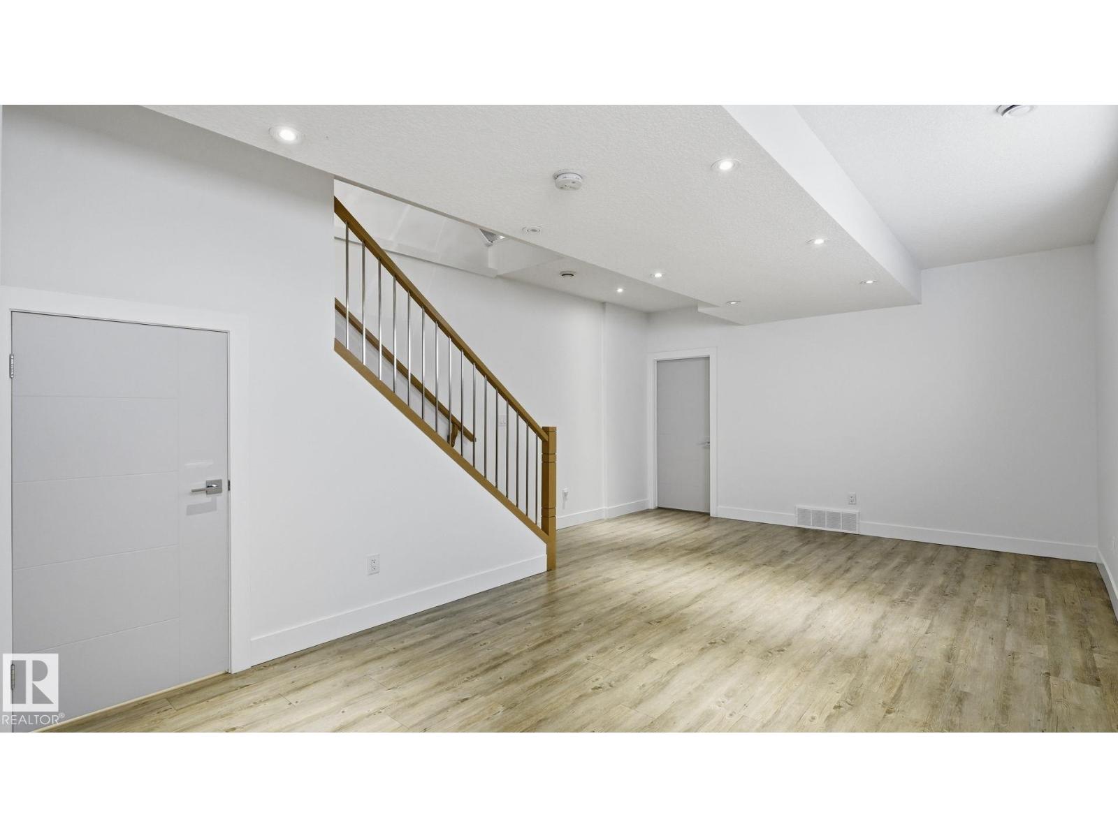 10964 123 ST NW - 29
