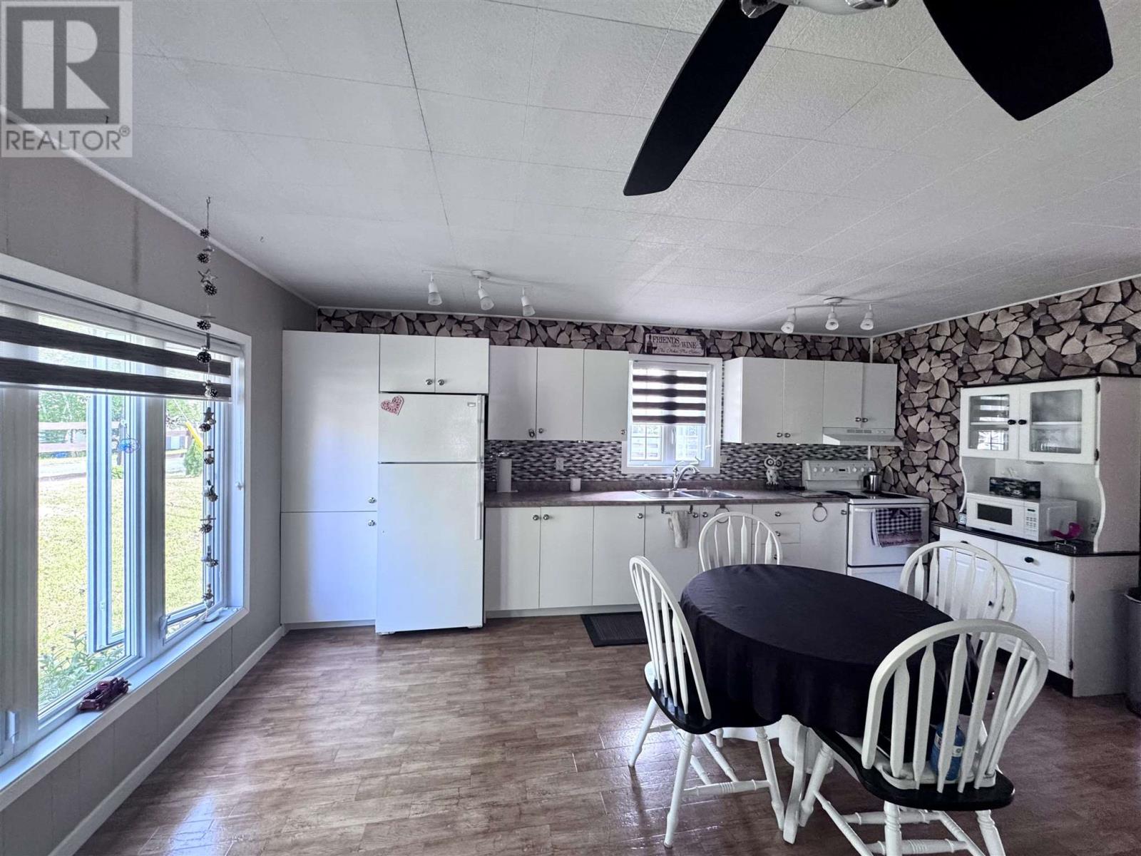 1142 Fantham Rd - 9