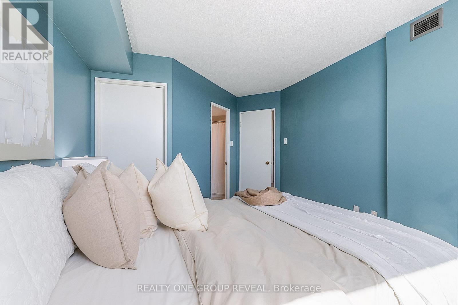 #602 2 WESTNEY ROAD N - 19