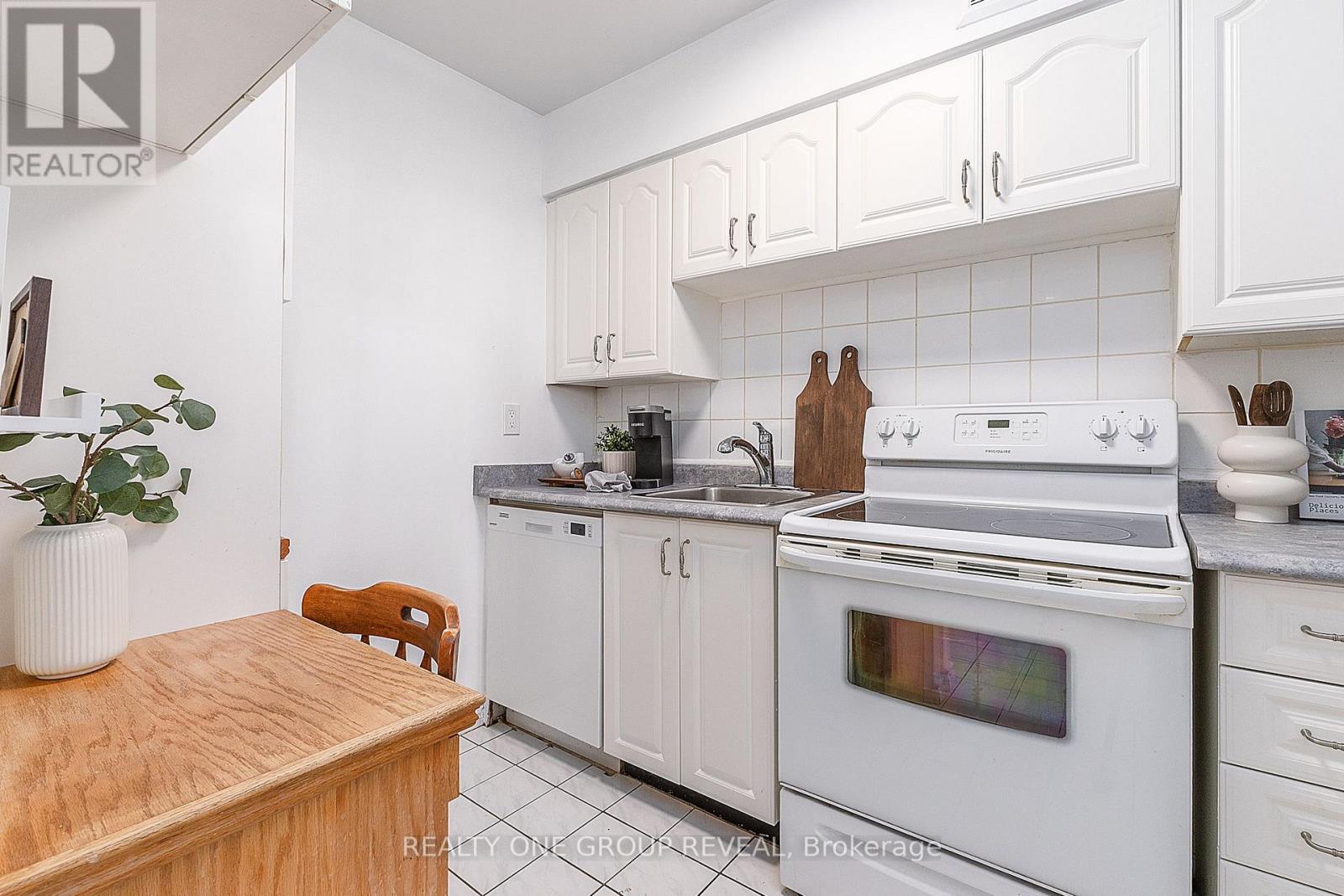 #602 2 WESTNEY ROAD N - 7