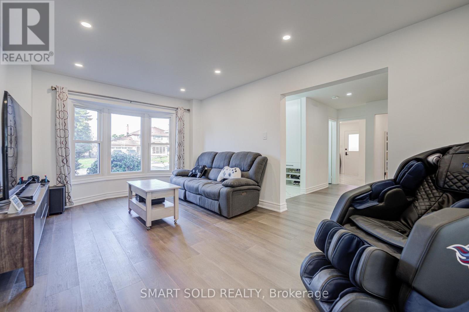 33 LOVE CRESCENT - 18
