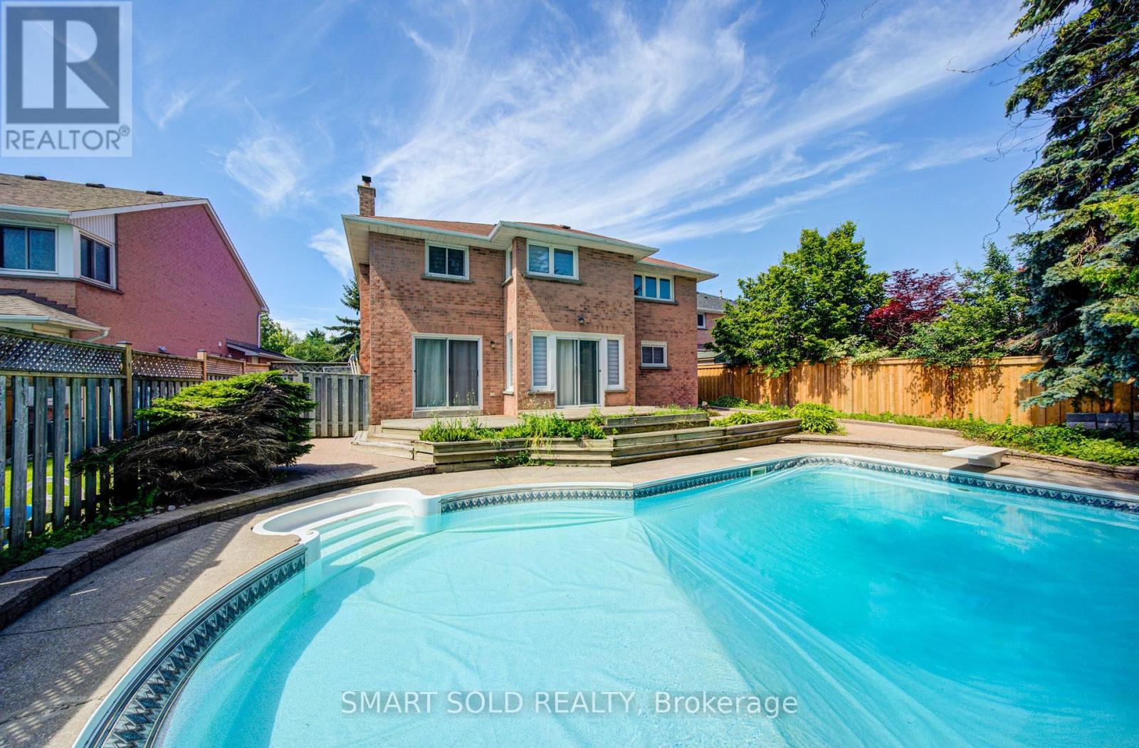 33 LOVE CRESCENT - 48