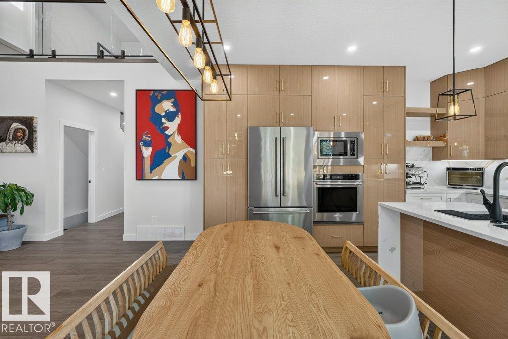 6005 107 ST NW - 16