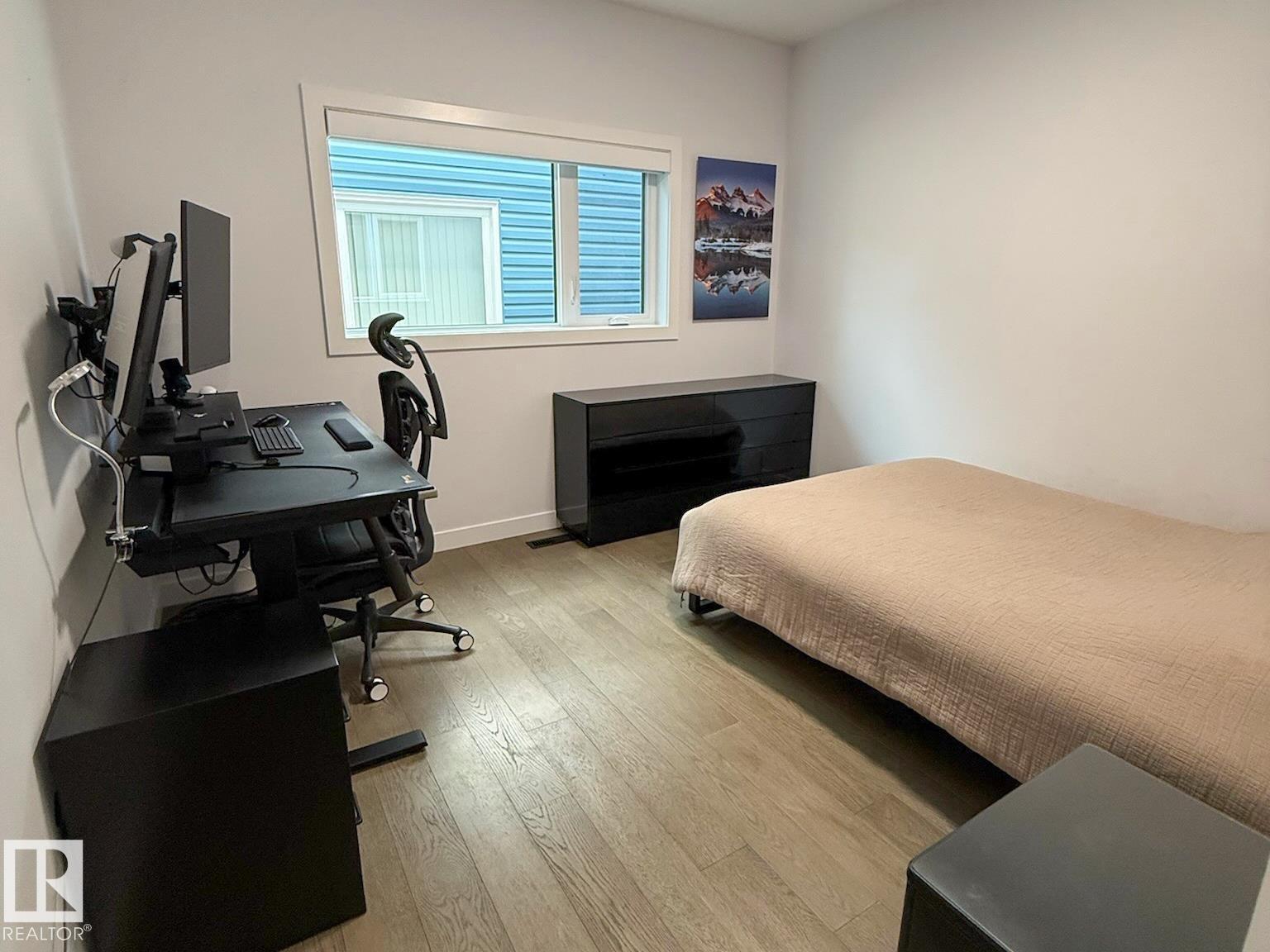 6005 107 ST NW - 22