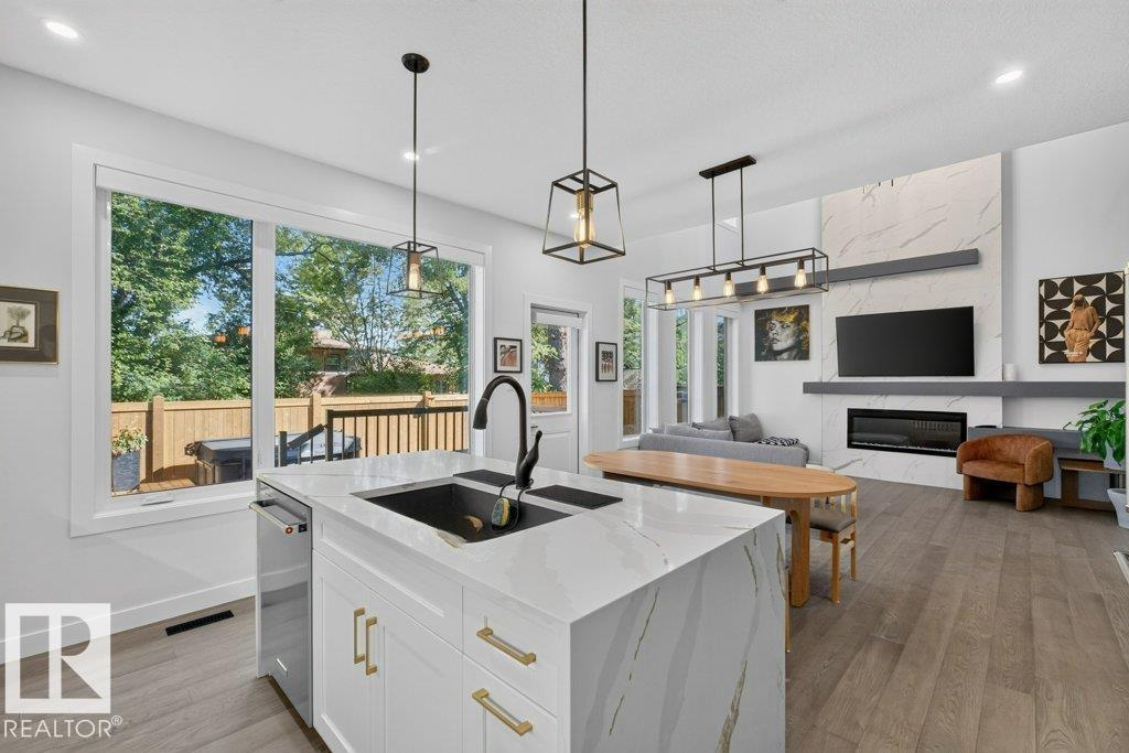 6005 107 ST NW - 20