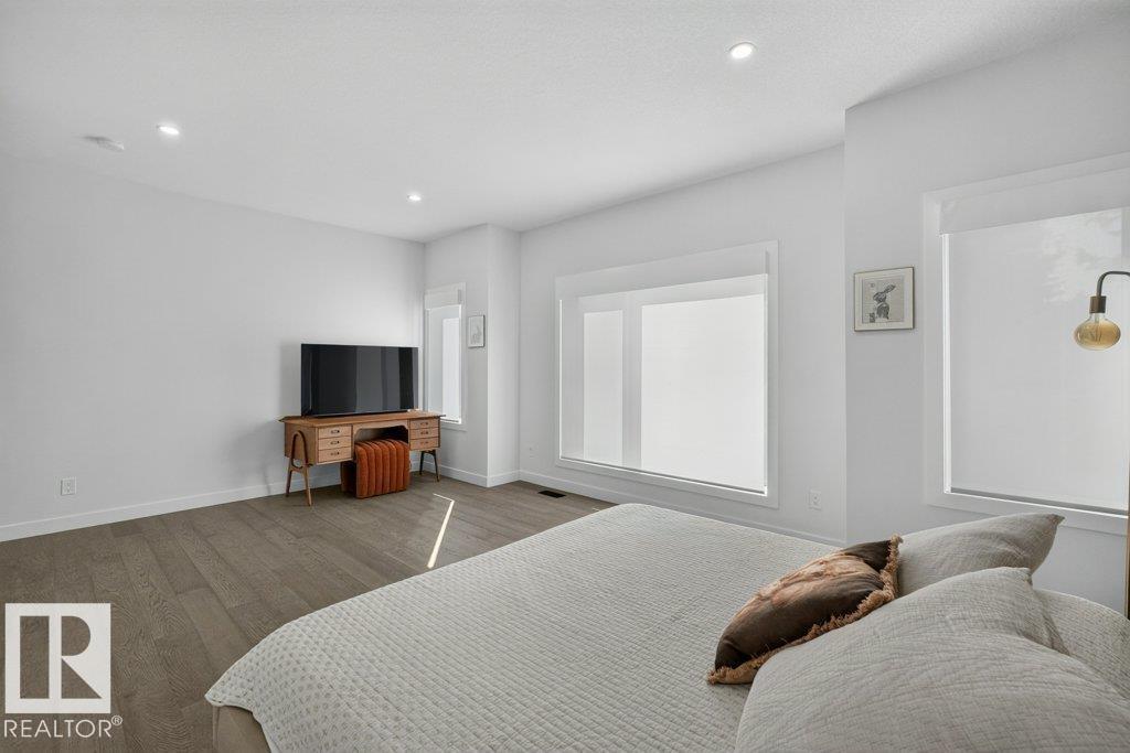 6005 107 ST NW - 32