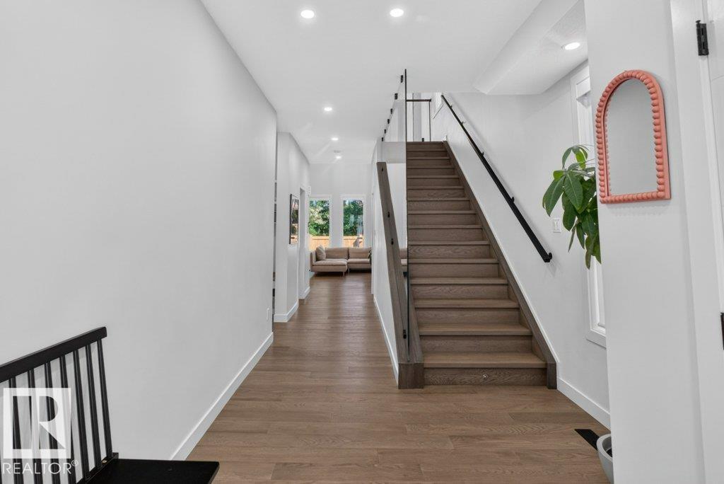 6005 107 ST NW - 24