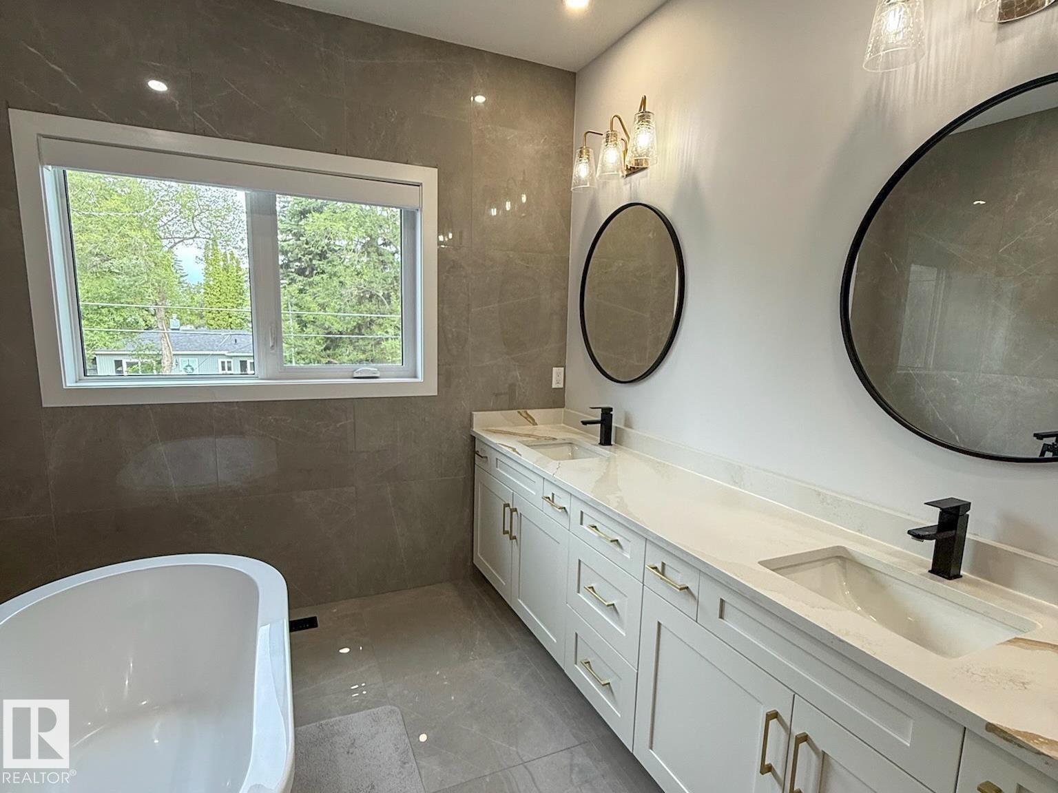 6005 107 ST NW - 36