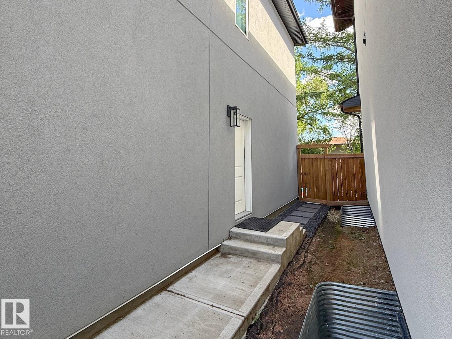 6005 107 ST NW - 50