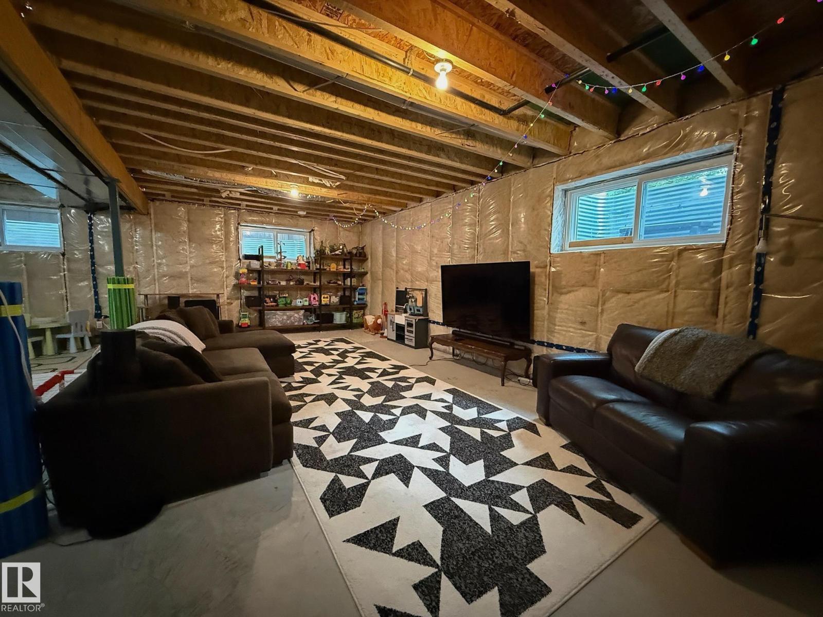 6005 107 ST NW - 52