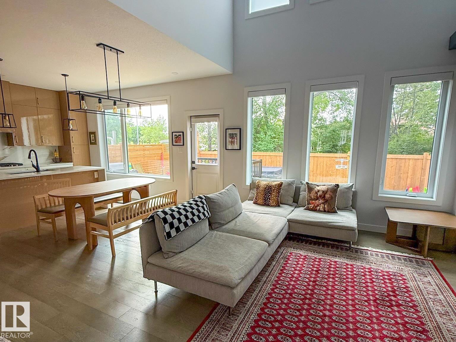 6005 107 ST NW - 11