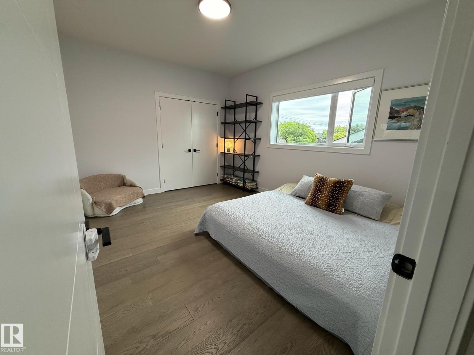 6005 107 ST NW - 47
