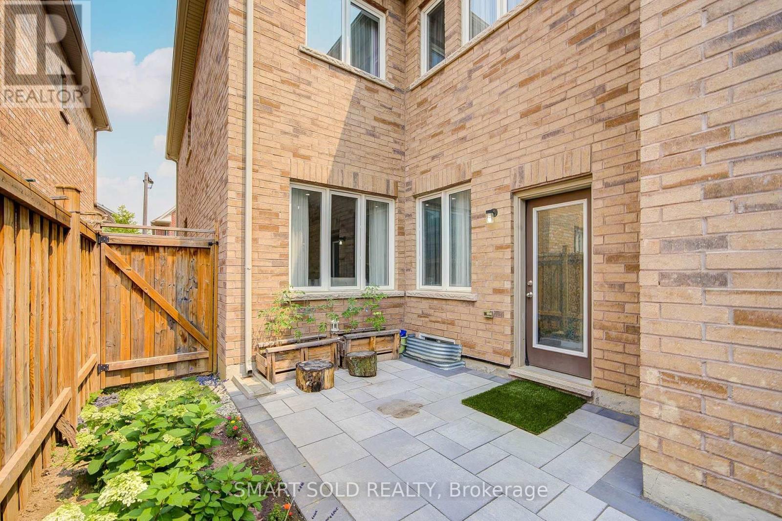 9 PORTIA STREET - 43