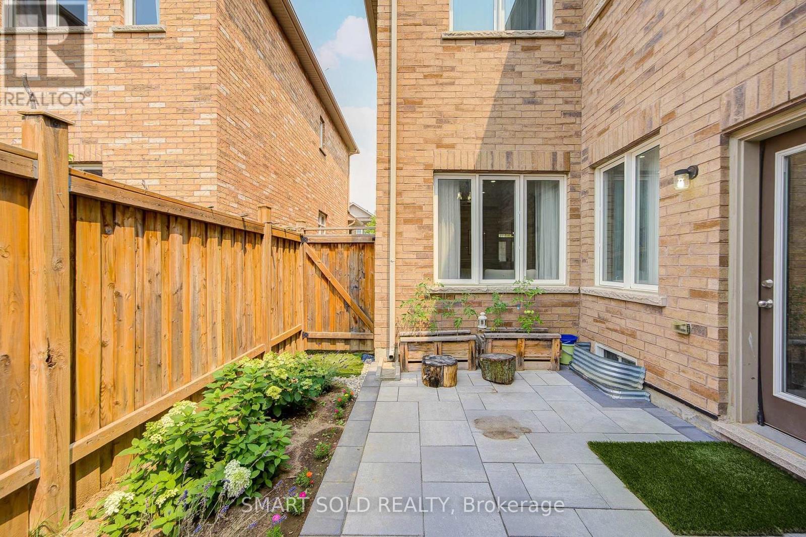 9 PORTIA STREET - 44