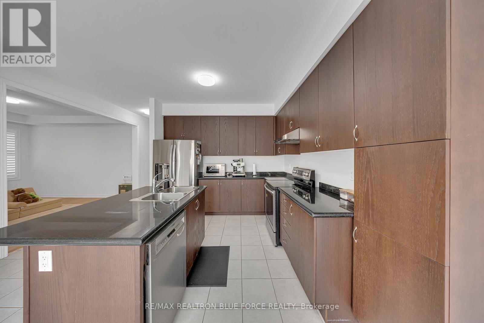 38 PINEDALE AVENUE - 12