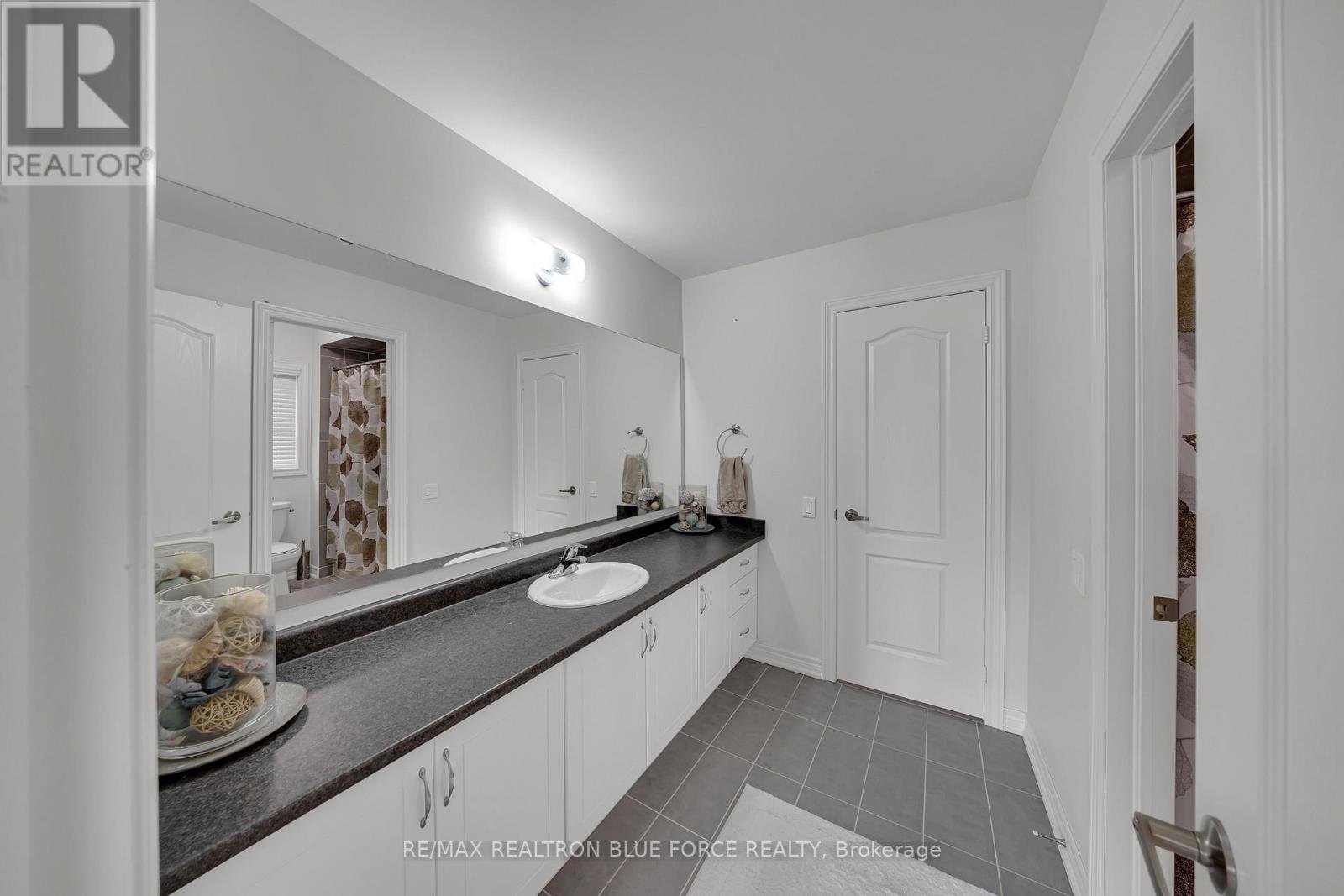 38 PINEDALE AVENUE - 27