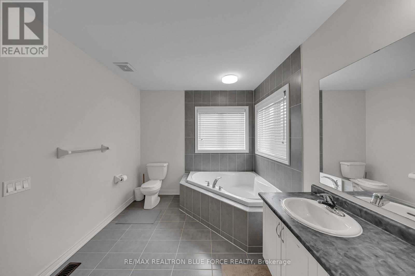 38 PINEDALE AVENUE - 37