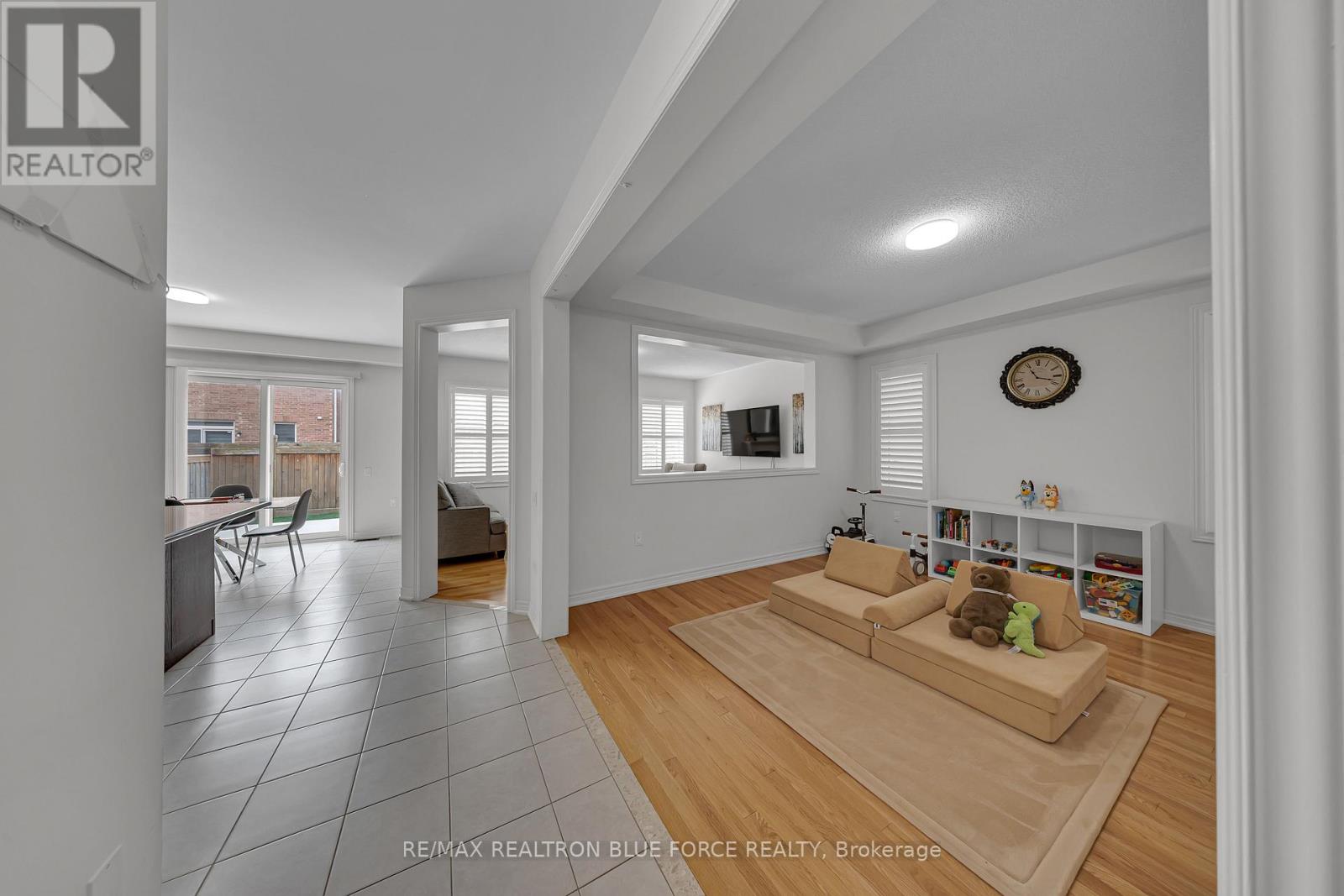 38 PINEDALE AVENUE - 6