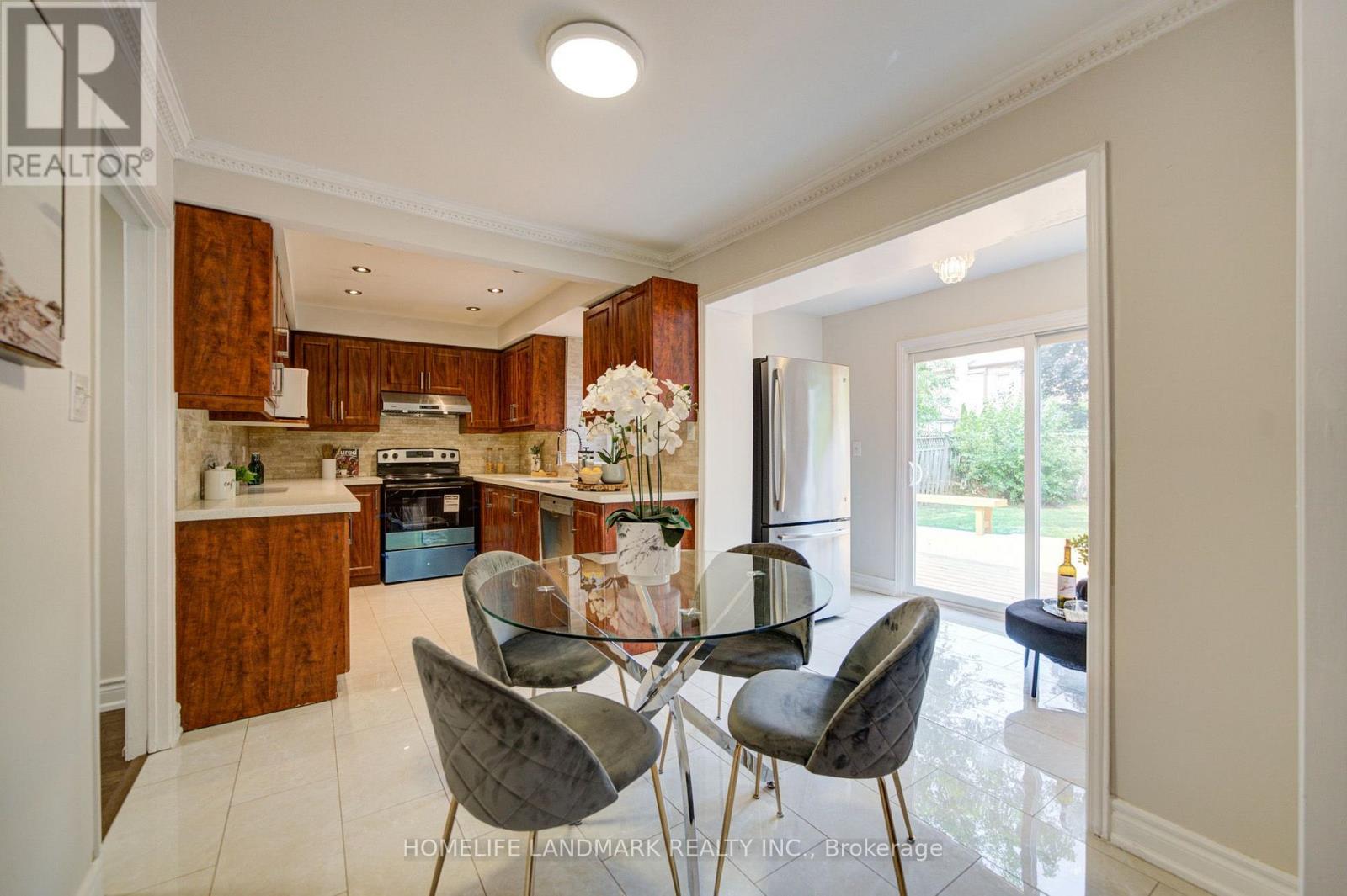 1091 QUEENS AVENUE - 15