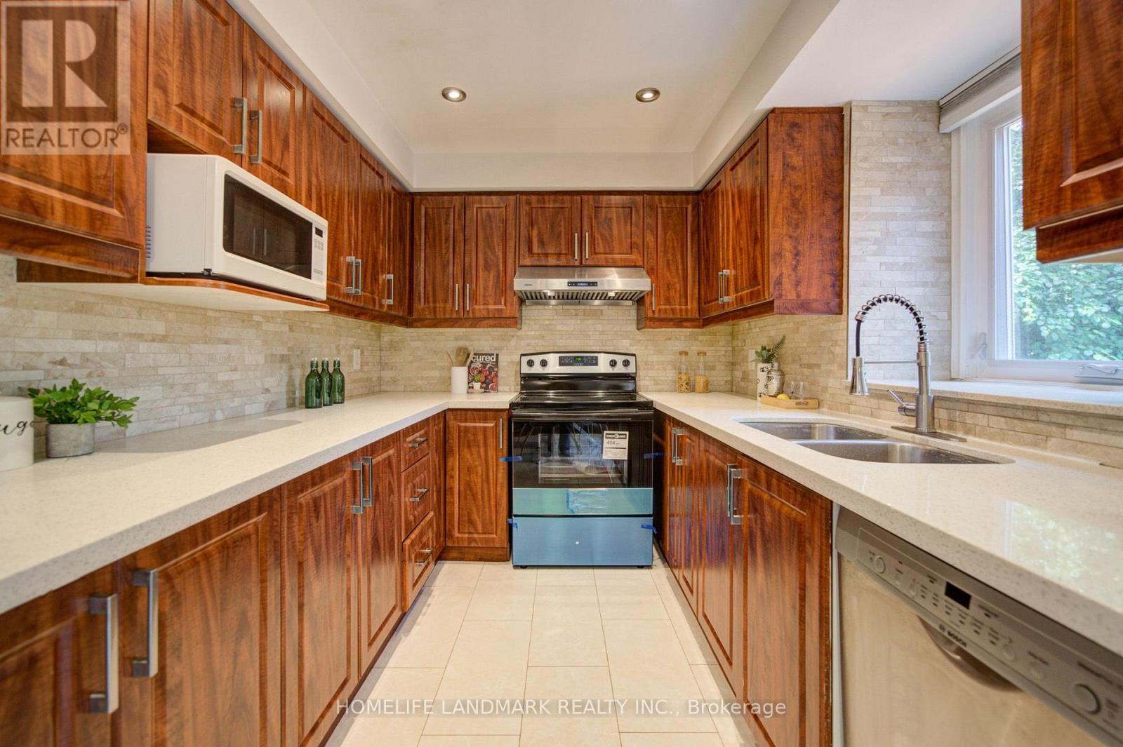 1091 QUEENS AVENUE - 17
