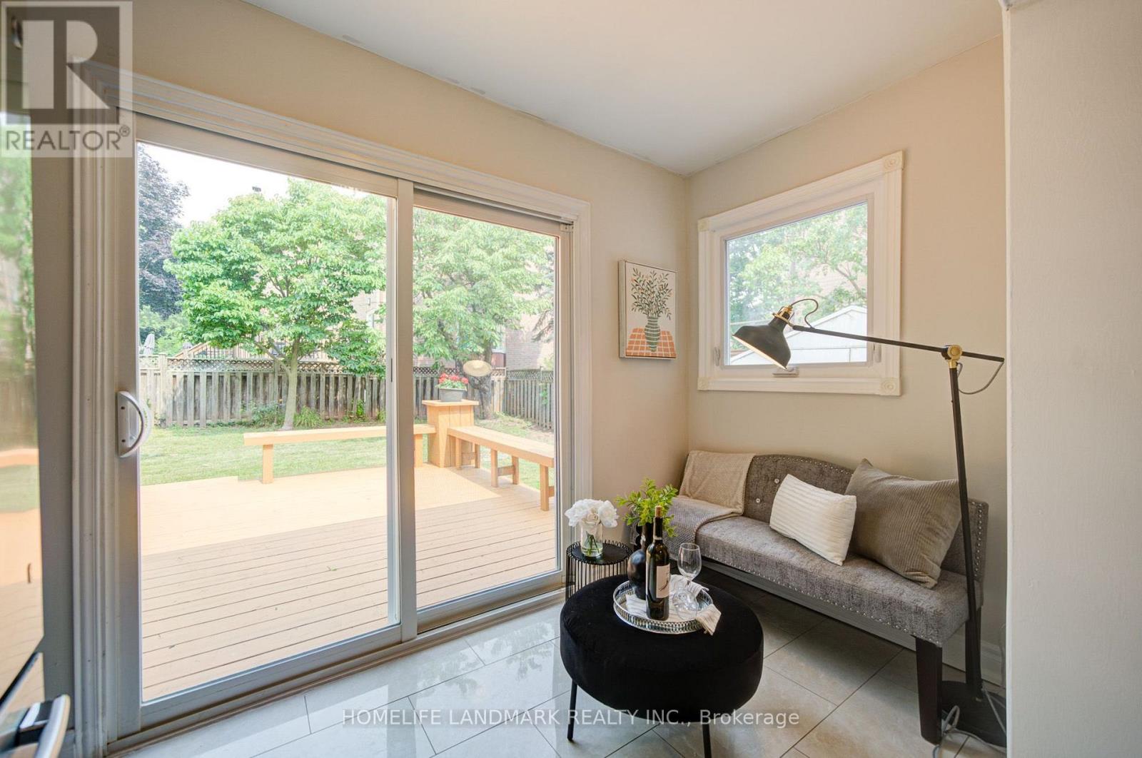 1091 QUEENS AVENUE - 19