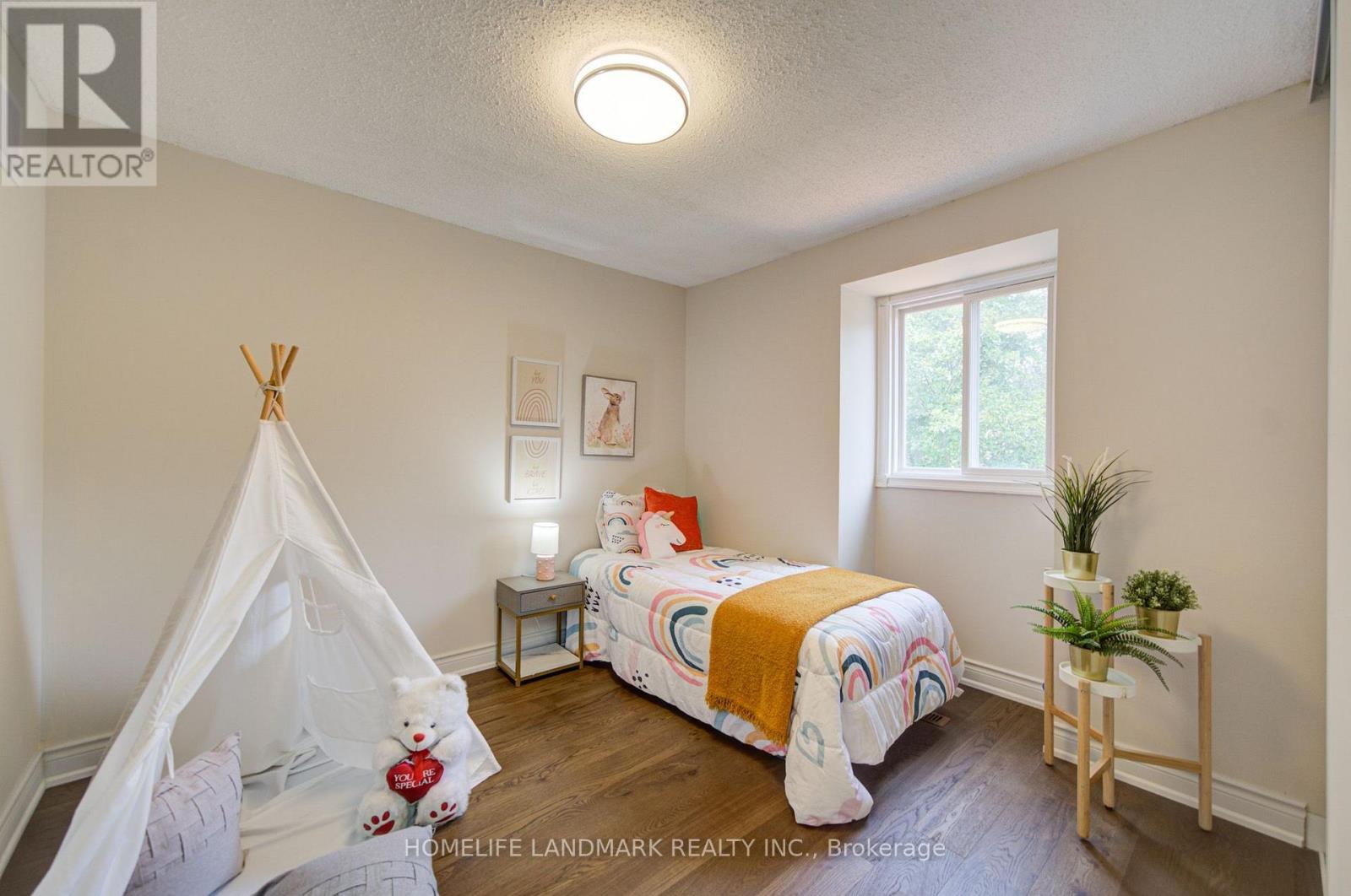 1091 QUEENS AVENUE - 24