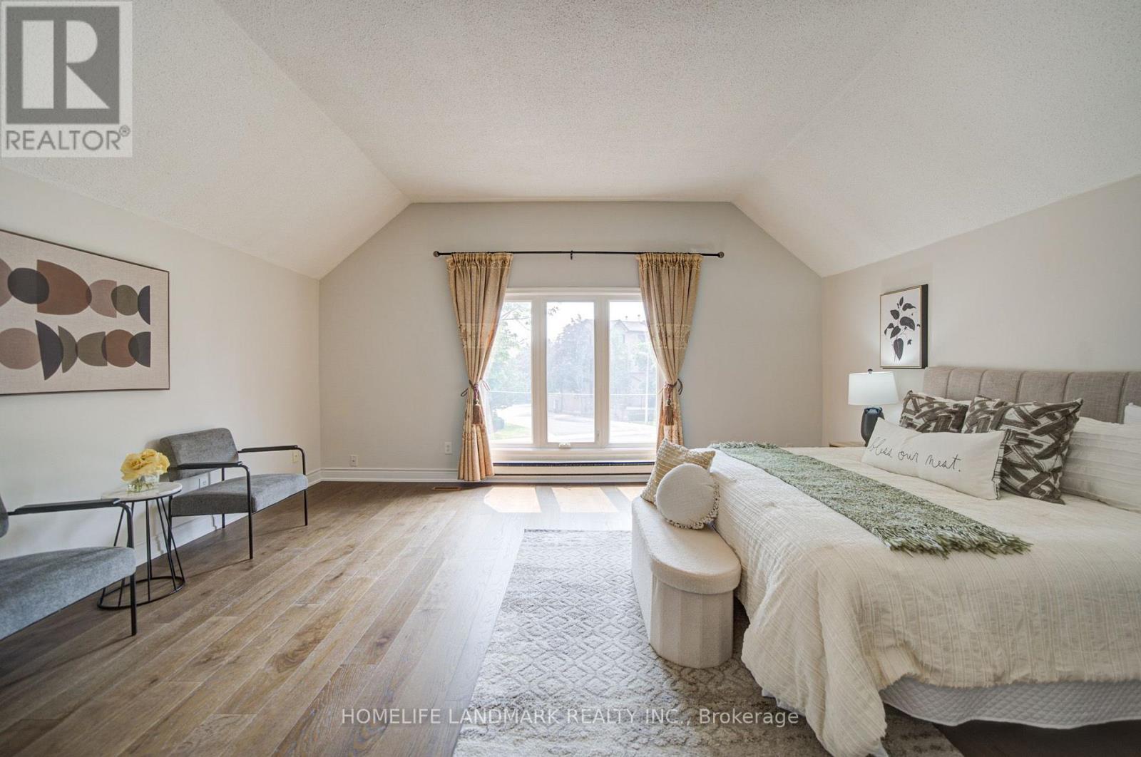 1091 QUEENS AVENUE - 32