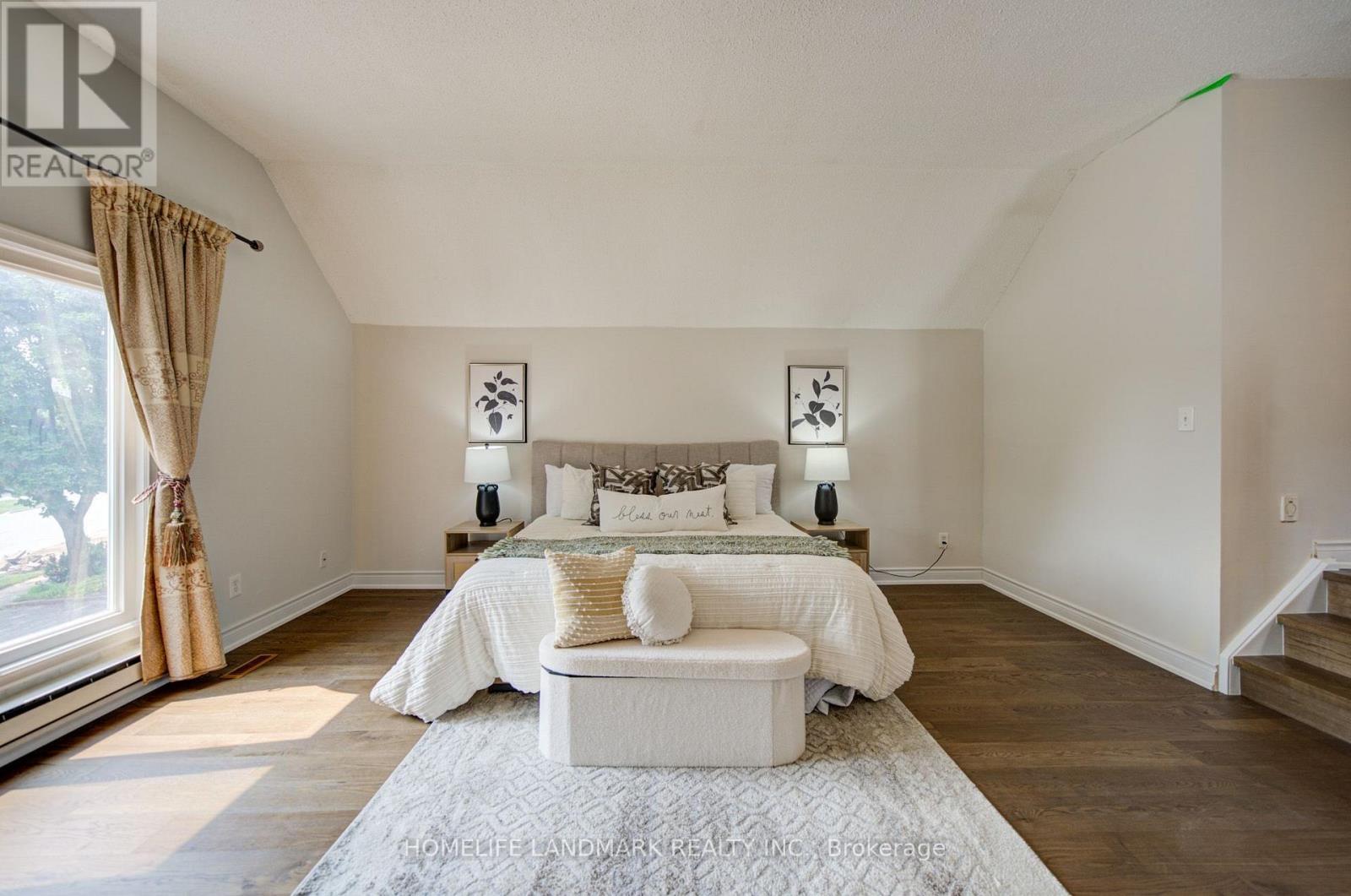 1091 QUEENS AVENUE - 33