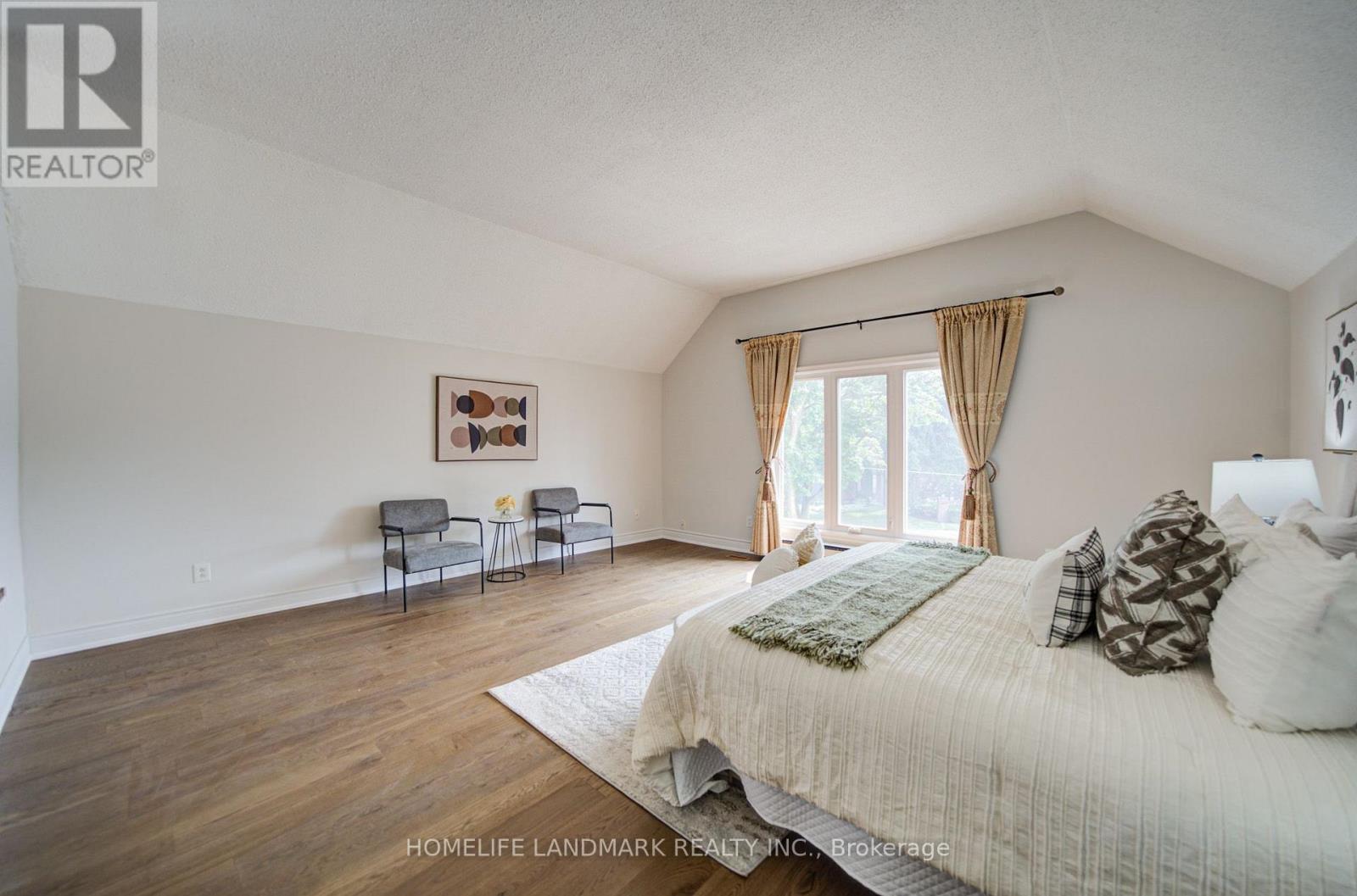1091 QUEENS AVENUE - 35